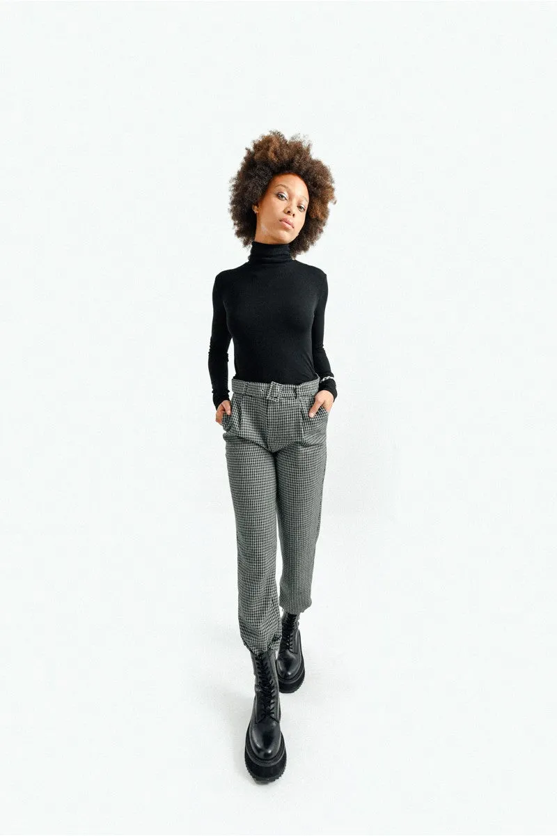 KNITTED TURTLENECK SWEATER - BLACK