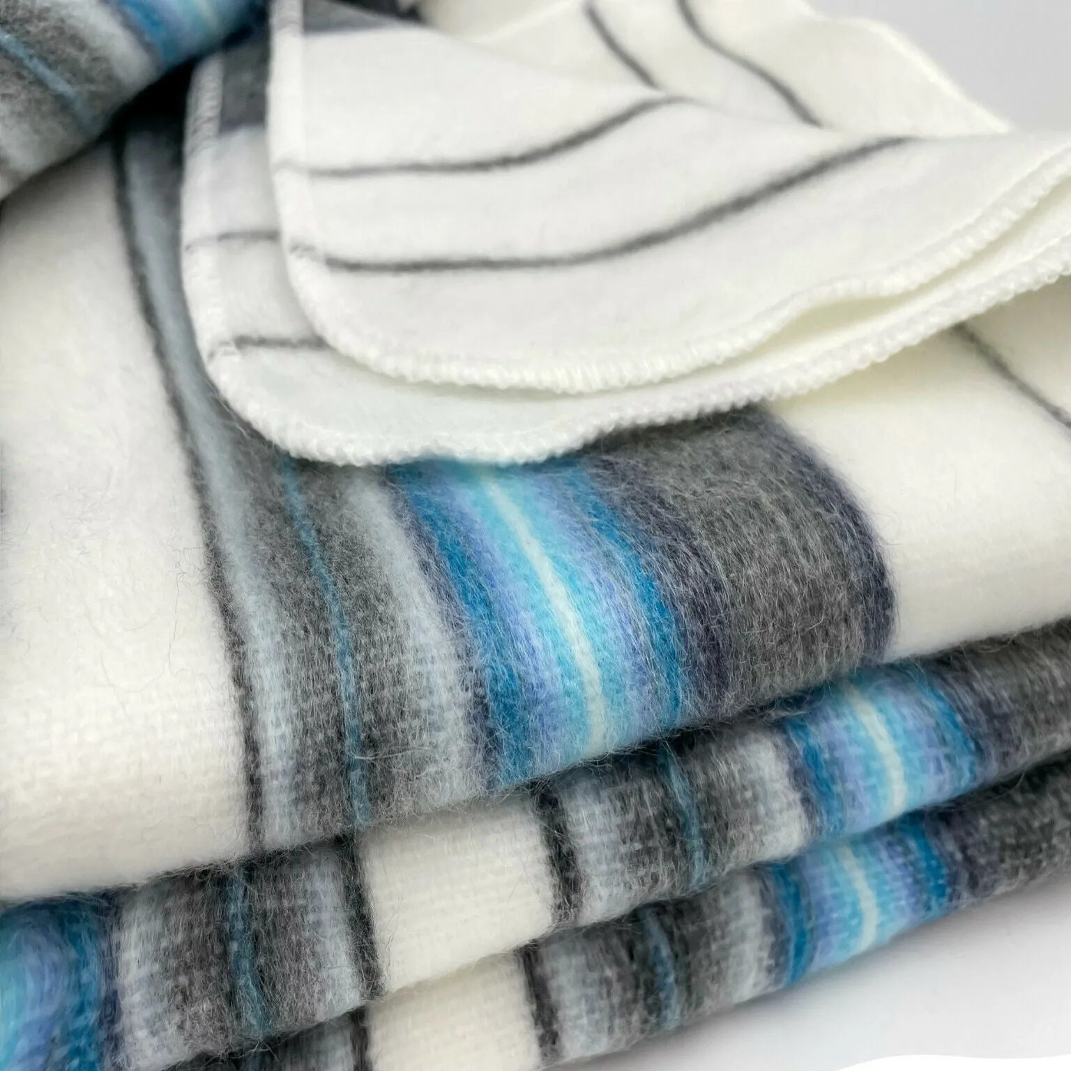 Teinza - Soft & Warm Baby Alpaca Wool Throw Blanket / Sofa Cover - Queen 90" x 65" - white blue grey thin stripes pattern